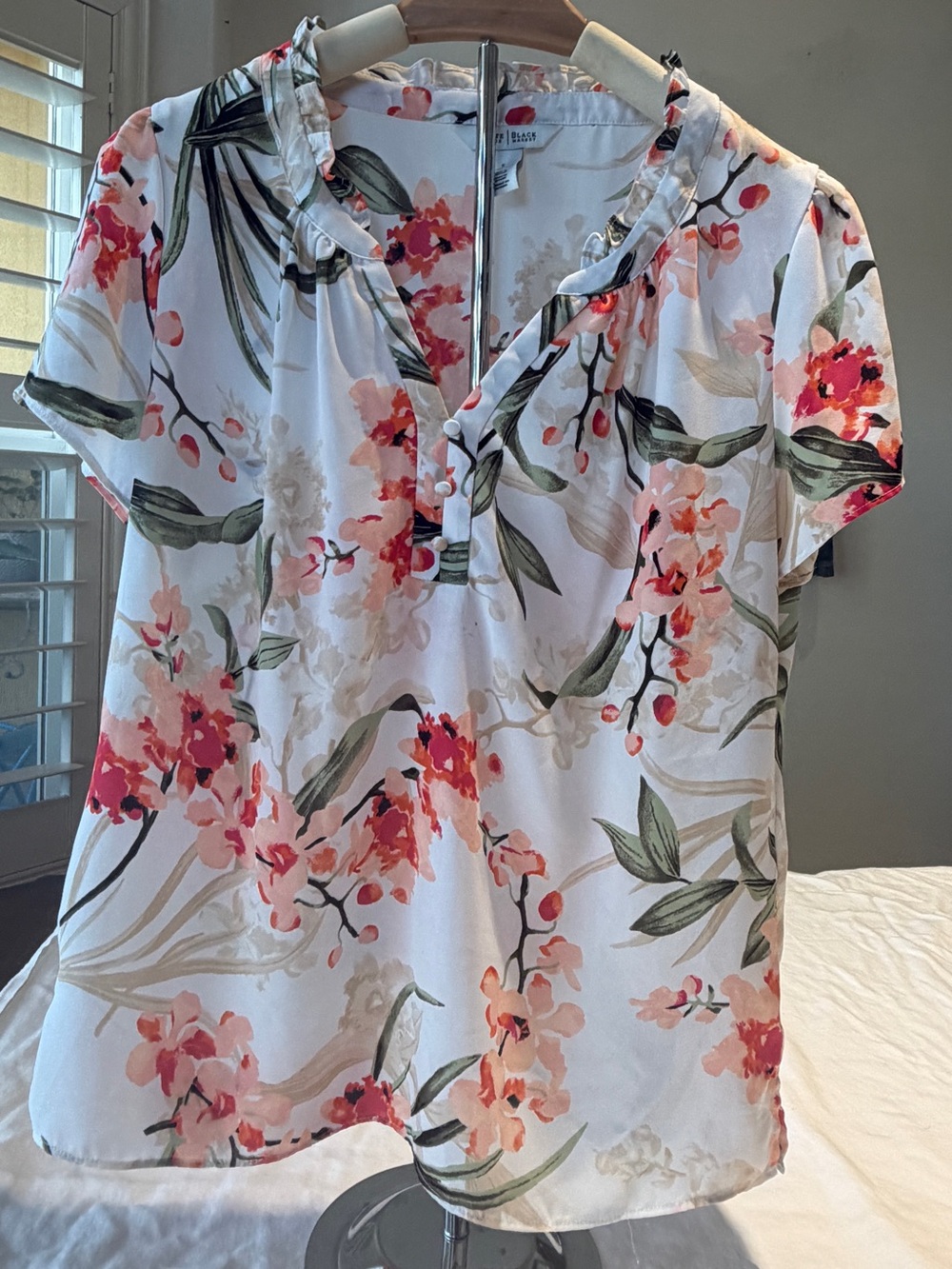 White House Black Market White Floral Ruffle-Trim Blouse with Coral Accents